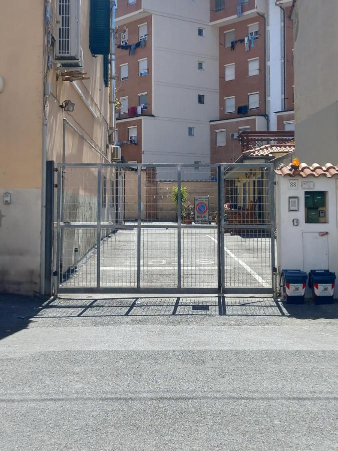 "La Casita", 2 Floors Apartment, Private Parking 1 Car Or 2 Bikes, Air-Cond And Terrace 리보르노 외부 사진